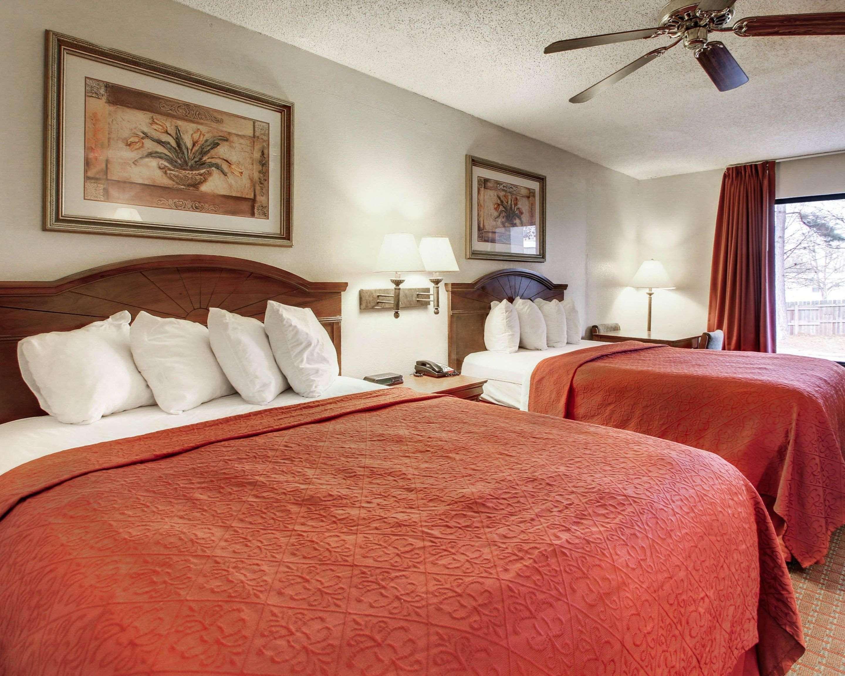 Quality Inn & Suites Clinton Eksteriør billede