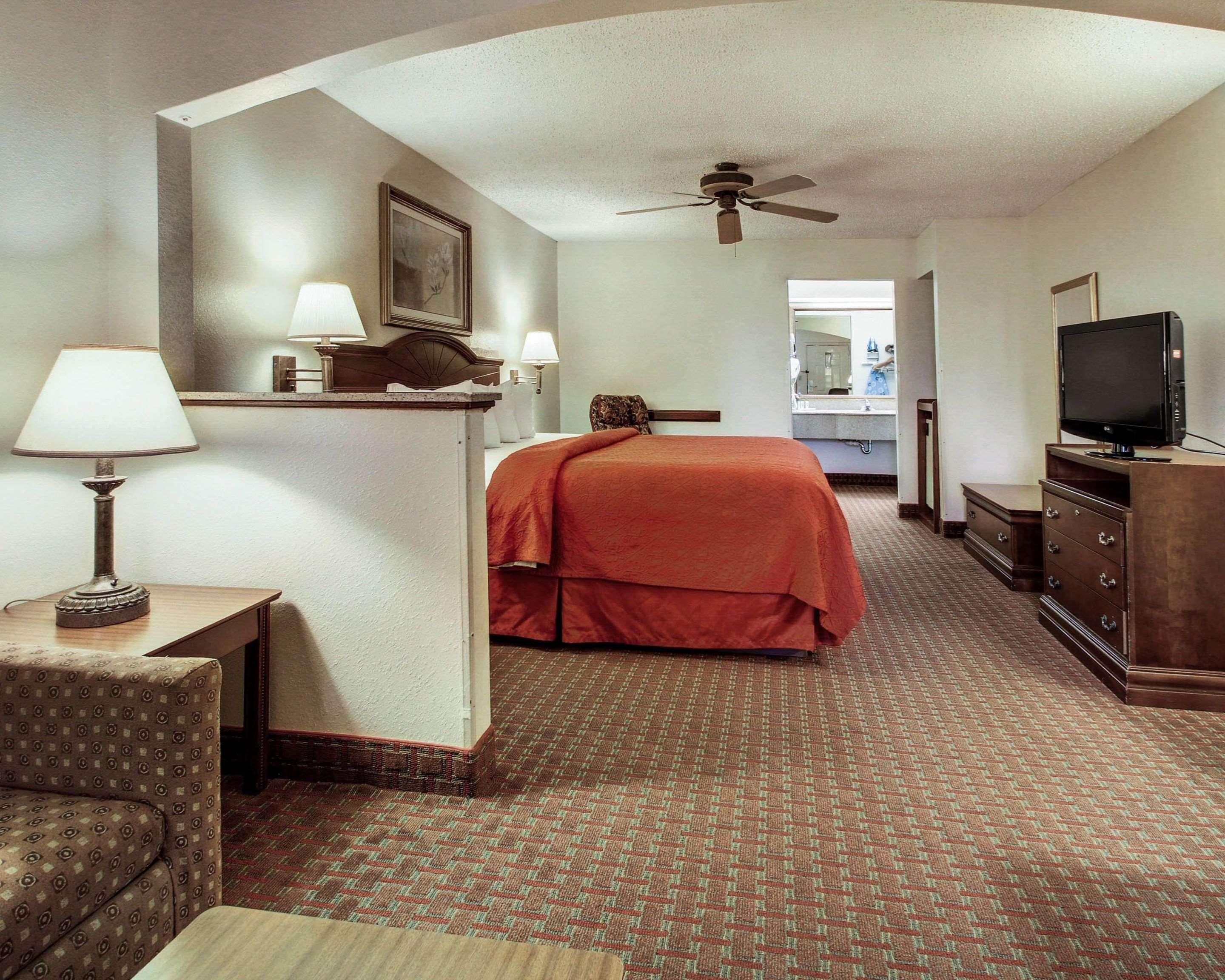 Quality Inn & Suites Clinton Eksteriør billede