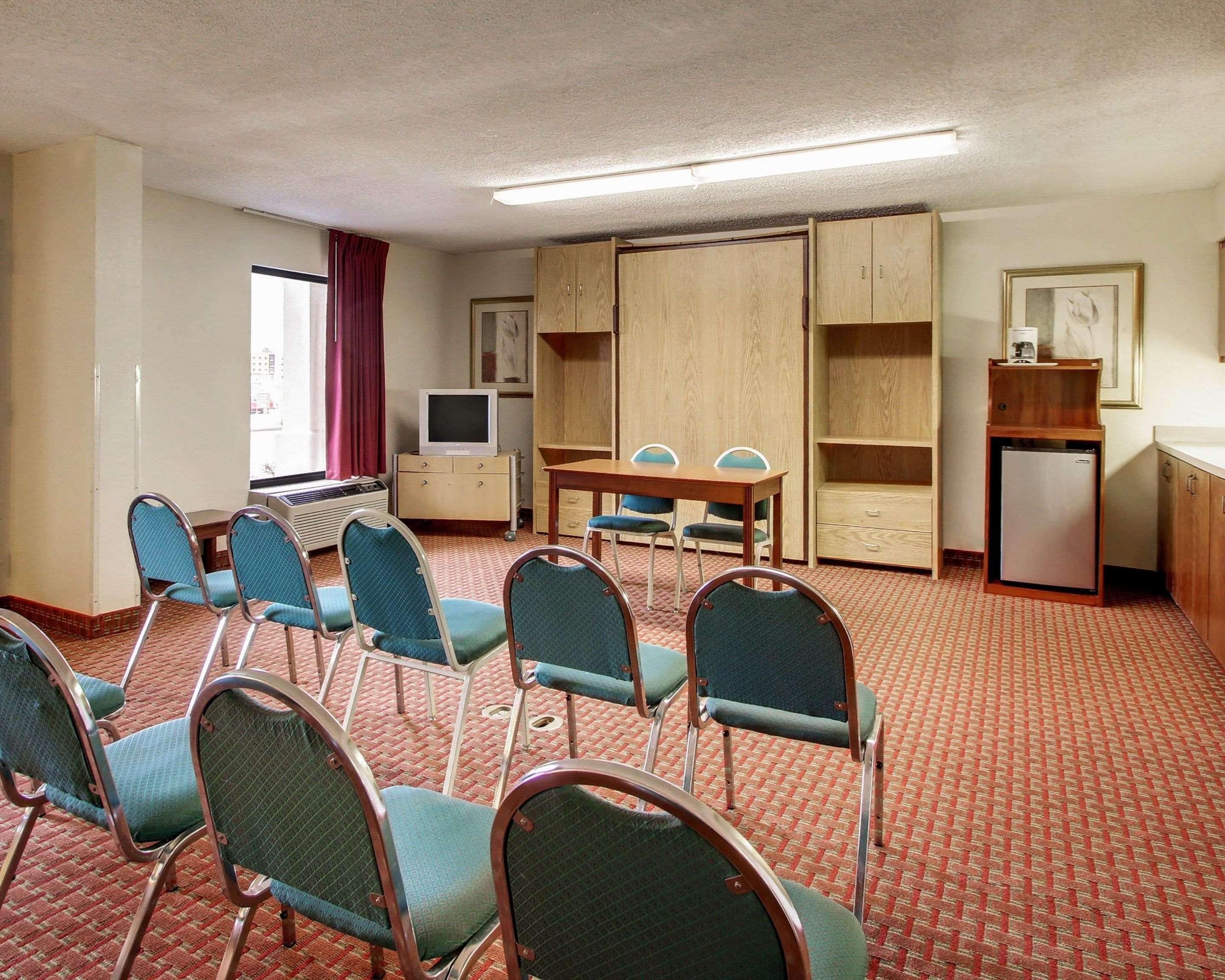 Quality Inn & Suites Clinton Eksteriør billede