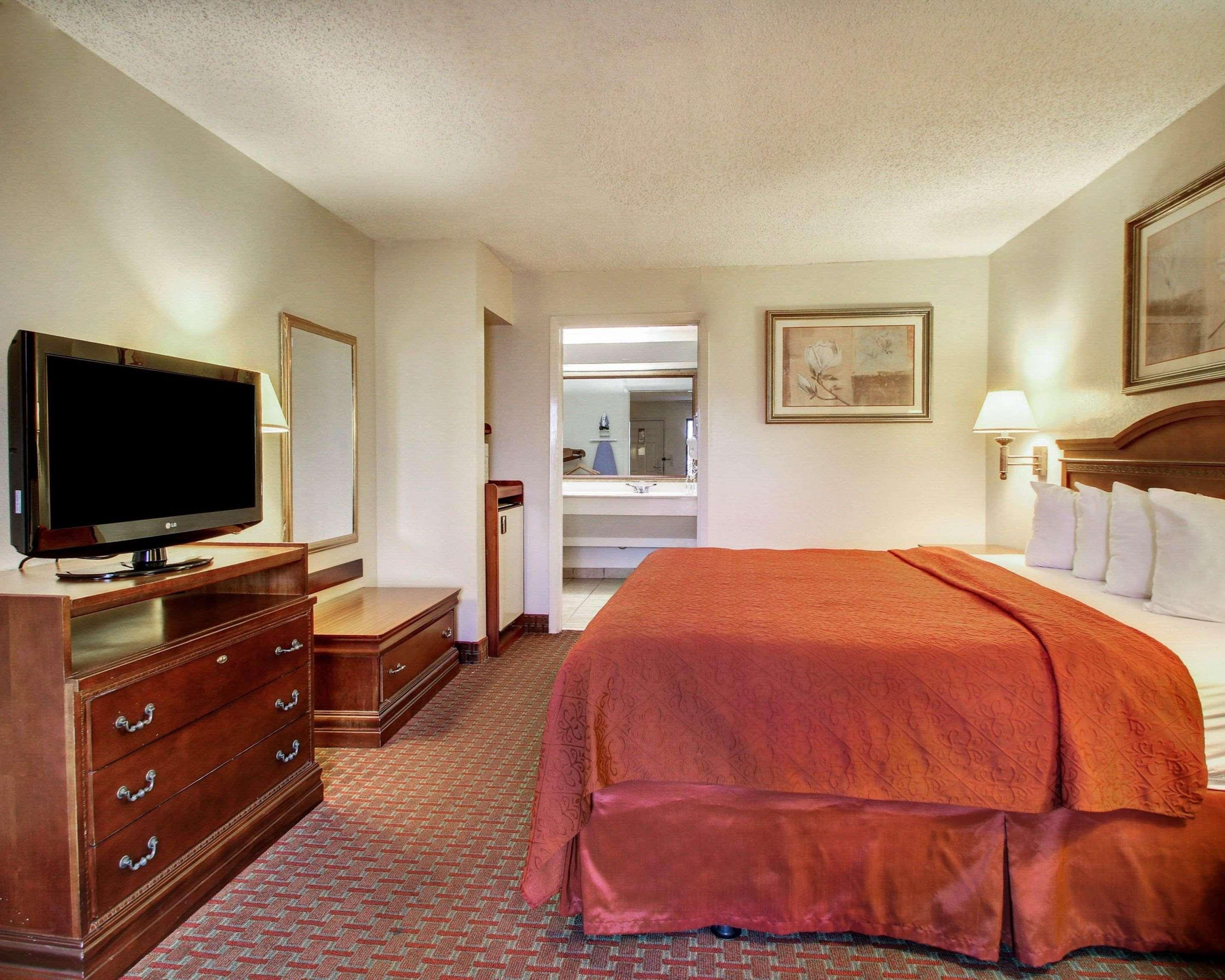 Quality Inn & Suites Clinton Eksteriør billede