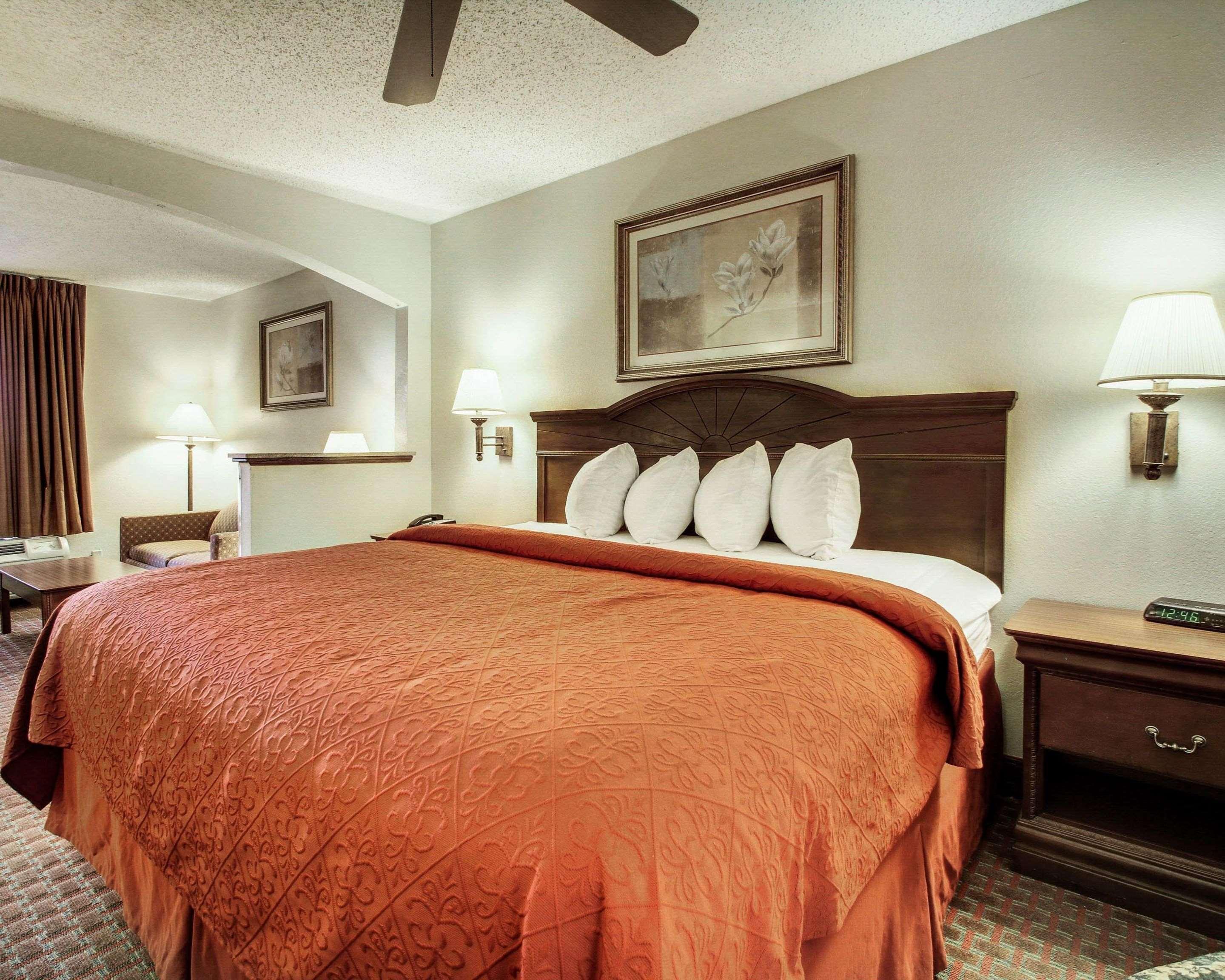 Quality Inn & Suites Clinton Eksteriør billede