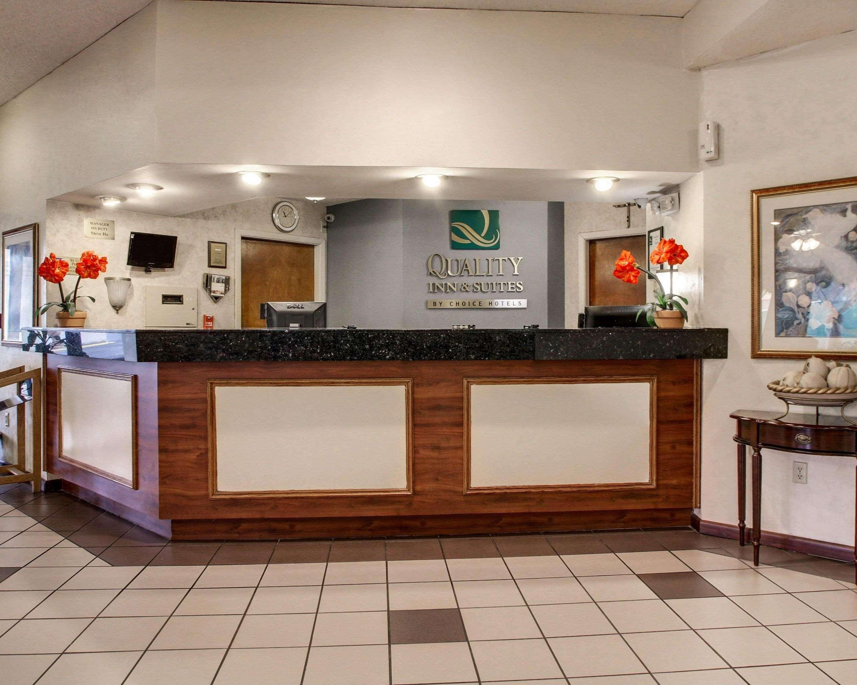 Quality Inn & Suites Clinton Eksteriør billede