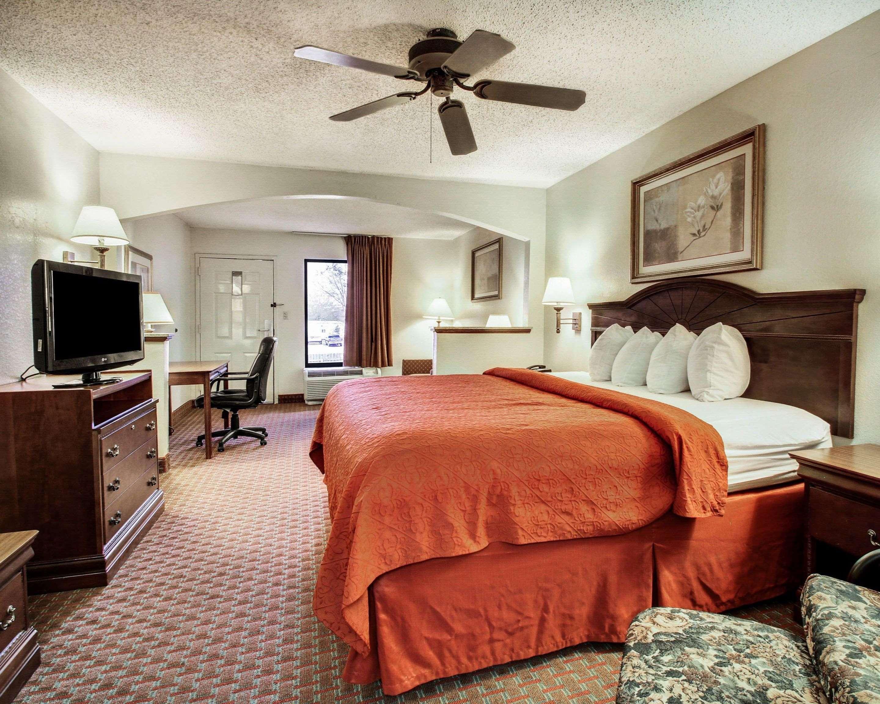 Quality Inn & Suites Clinton Eksteriør billede